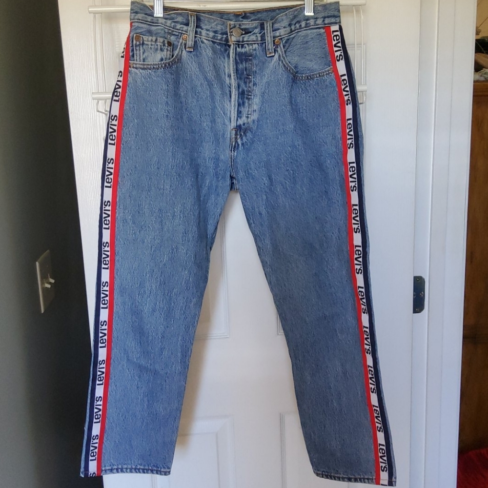 Levi's cropped high rise denim jeans size 28 501